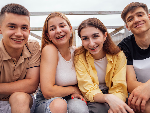 photo d'un groupe de jeunes de 14 à 17 ans en visite de new york aux etats unis 