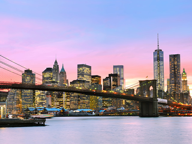 vue sur le pont de Brooklyn un des plus anciens ponts suspendus des états unis qui relie Manhattan à Brooklyn  