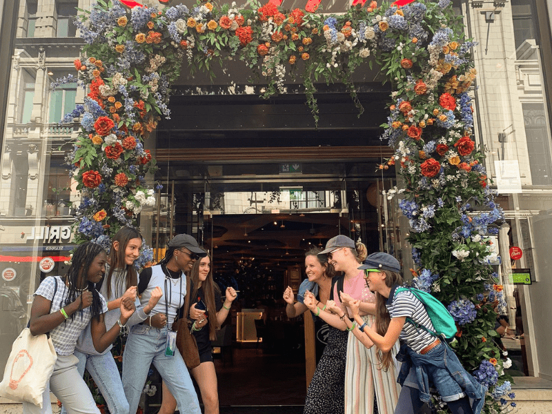 Groupe de jeunes filles en colo de vacances Pré rentrée à Londres