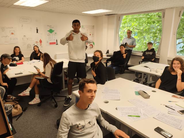 Session de cours d'anglais en colo de vacances Pré-rentrée cet été
