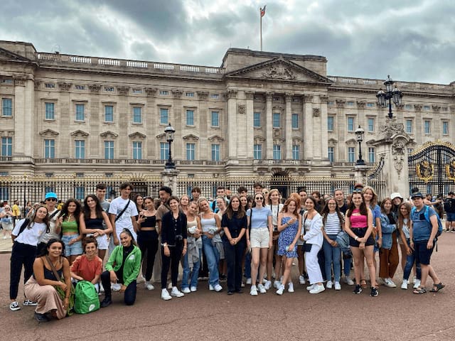Groupe de jeunes en colo de vacances Pré rentrée à Londres cet été