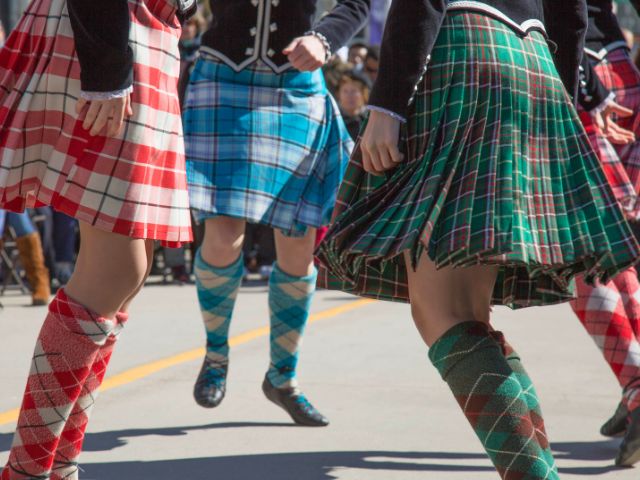 Danse écossaise en colo de vacances cet été