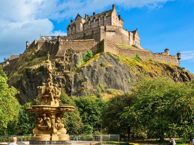 Chateau d'Edinbourg en colo de vacances Ecossaise cet été 