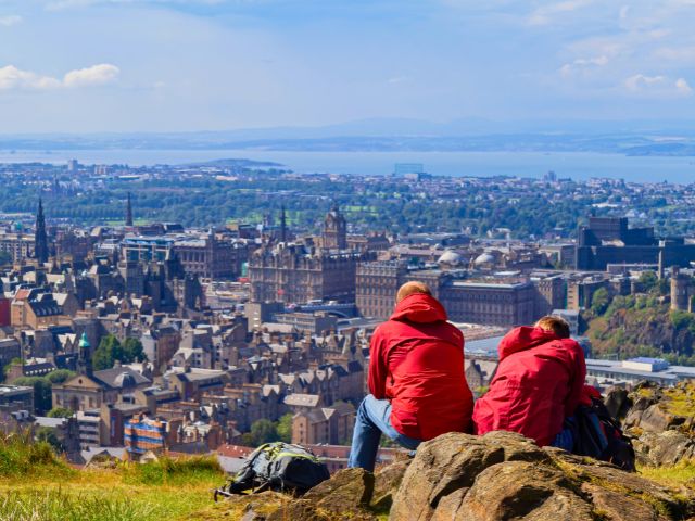 Hauteurs sur la ville de Edinbourg en colo de vacances