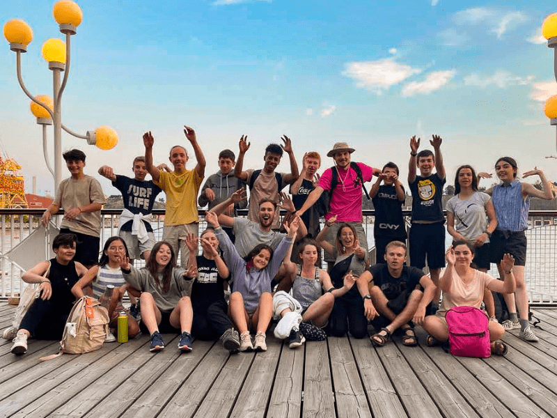 Groupe de jeunes parti en colo de vacances en Suède cet été 