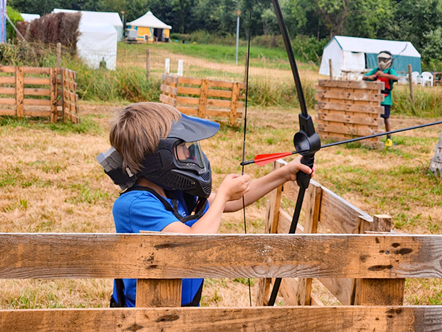archery tag enfants et préados pendant les vacances d'été dans les Landes