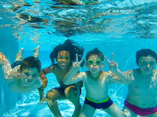 piscine enfants plongée baignade colonie de vacances landes
