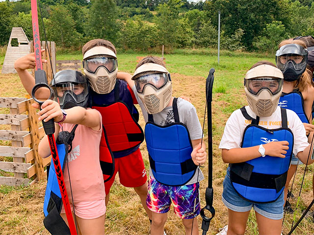 archery tag en colonie de vacances pour enfants été