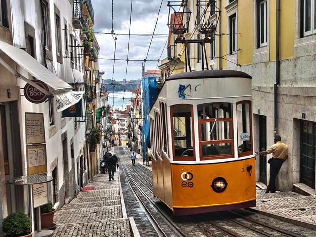 funiculaire à eau du Portugal en colo