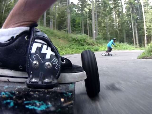 Enfant qui pratique le Mountainbord