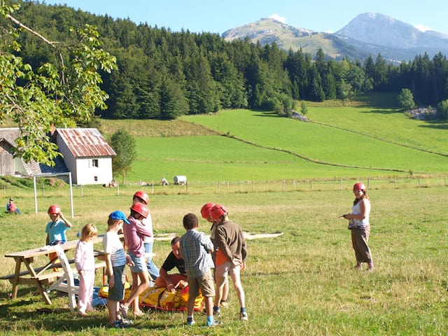 Groupe d'enfants en colonie de vacances