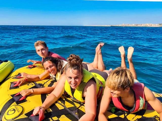 Session de bouée tractée en colo de vacances cet été à l'océan à Capbreton 