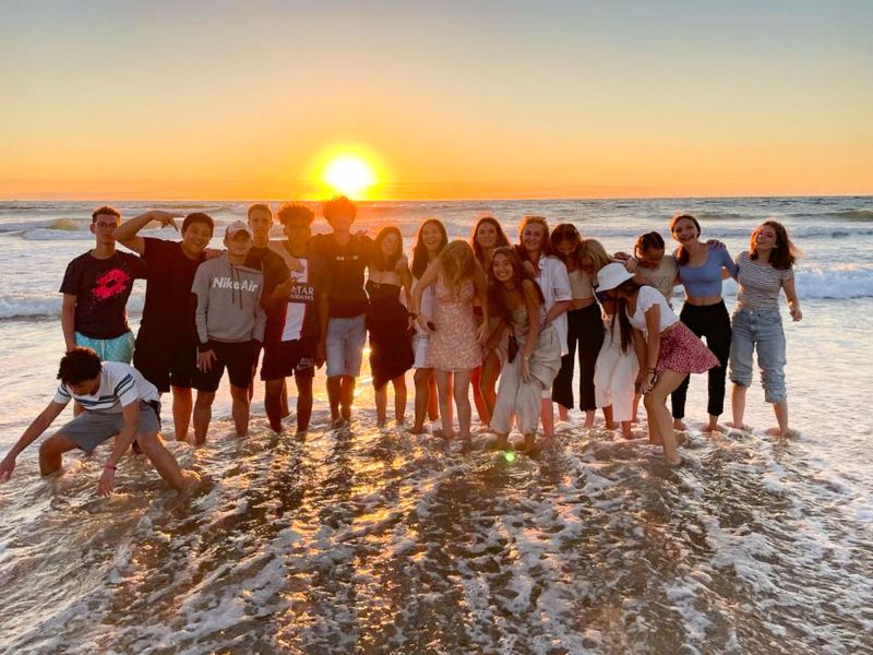 Groupe d'ados en colo de vacances Surf à Capbreton cet été