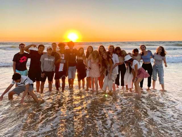 Groupe d'ados en colo de vacances Surf à Capbreton cet été