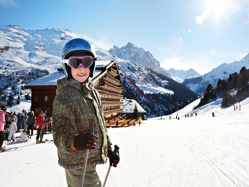 portrait d'un enfant sur les pistes de ski cet hiver