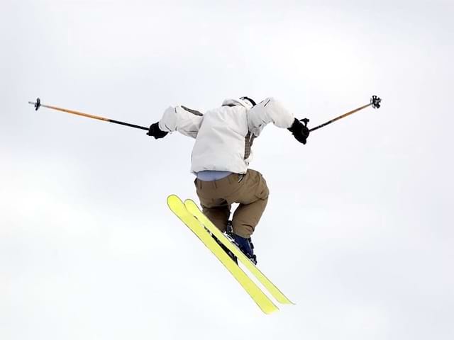 Saut à ski ados en colonie de vacances