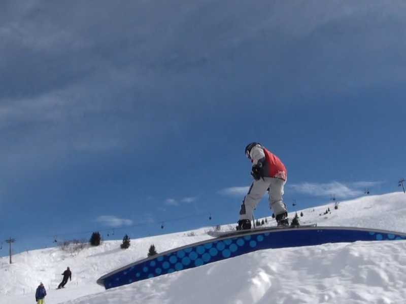 Apprendre à faire du snowboard en colo