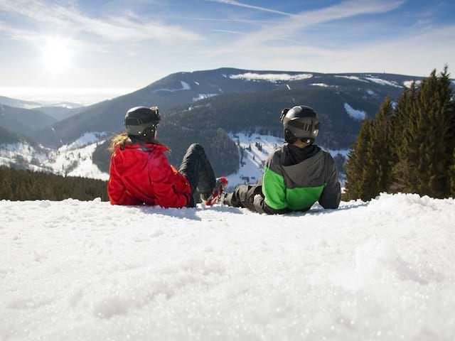 Enfants en vacances à la montagne