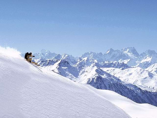 Apprendre à faire du snowboard en colo