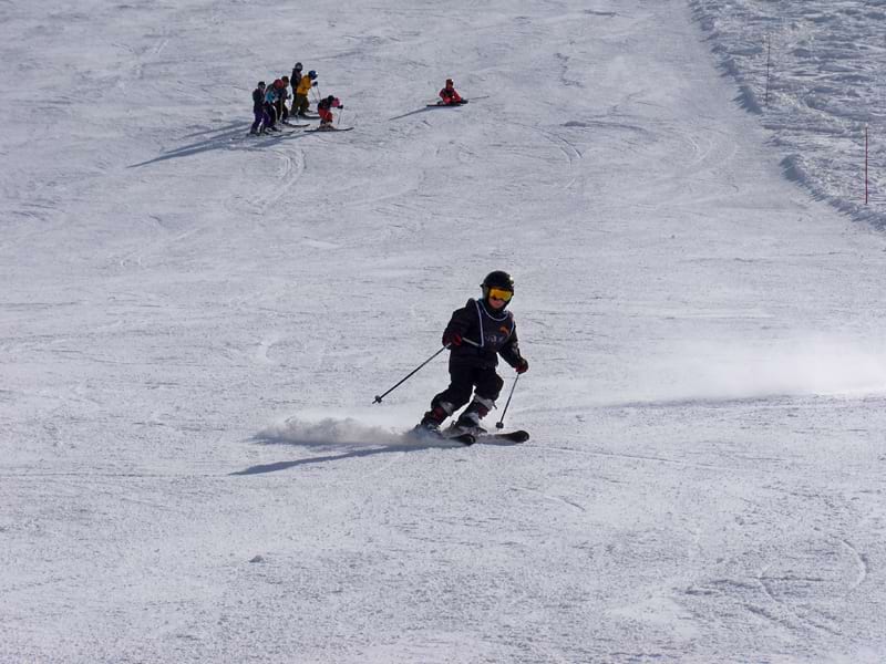 ski sur les pistes en savoie sejour jeunes fevrier hiver