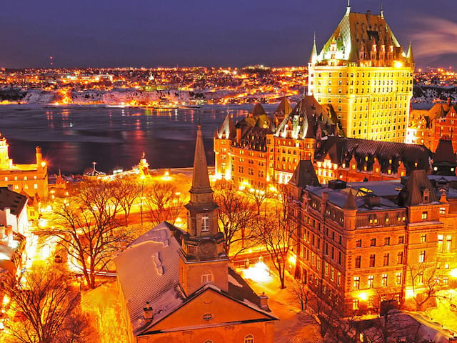 Vue de nuit sur Québec au Canada