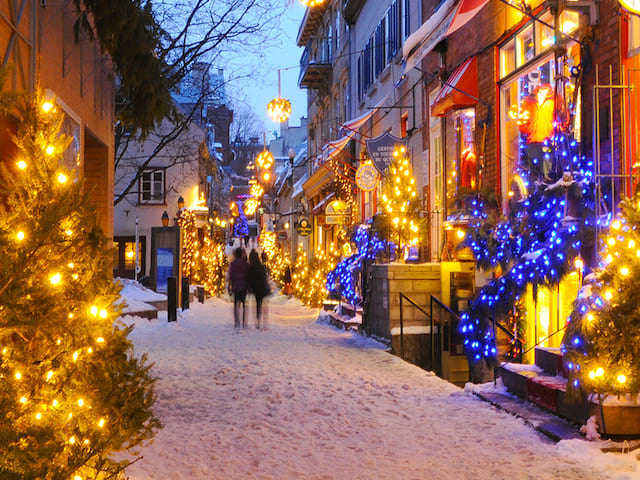 Vue sur une rue de Quebec illuminée au Canada