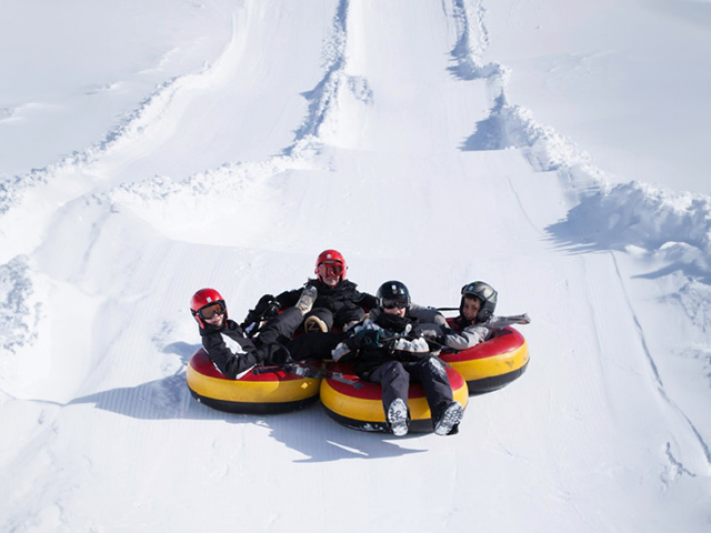 Bouée luge à Orcières en colonie de vacances février