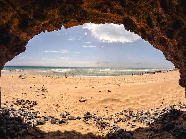 Vue sur une plage de Fuerteventura en colo 