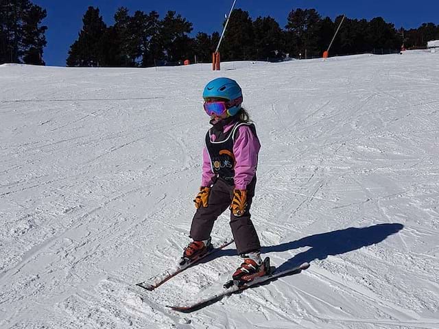 Enfant de 7 ans en colonie de vacances cet hiver