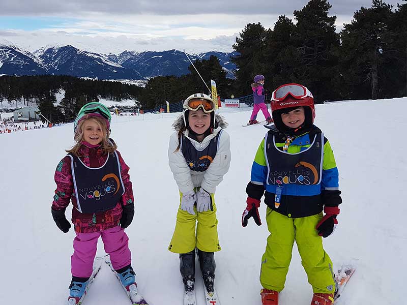 Trois fillettes de 8 ans en colo cet hiver à la montagne