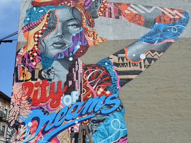 Graffiti City Of Dreams dans les rues de New York lors d'une colonie de vacances