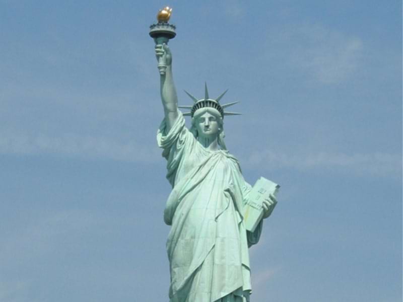 Vue sur la célèbre statue de la liberté lors d'une colonie de vacances