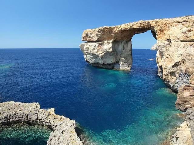 Magnifique vue de l'arche rocheuse de Malte qui est un des décors de Game of Thrones à Malte