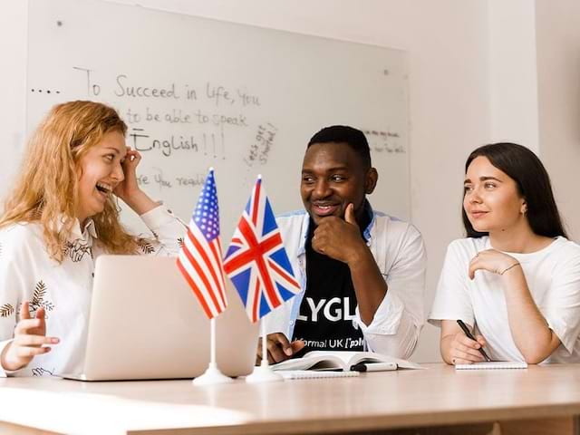 Vue sur une classe en anglais lors d'une colonie de vacances à Londres