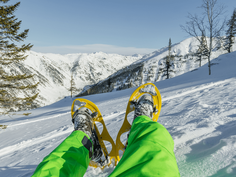 Activité raquettes de neige en colo de vacances Neige & Fun cet hiver