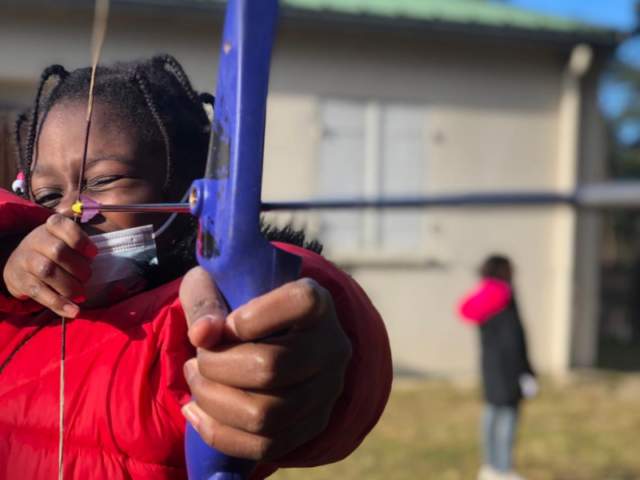 Session de tir à l'arc en colo de vacances Cirque 6-10 ans 