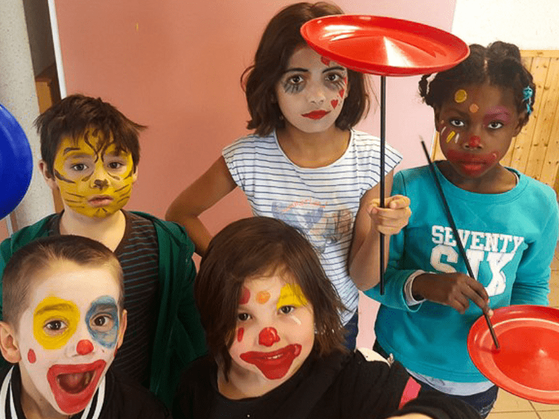 Session cirque en colonie de vacances à Noel pour les enfants de 6 à 10 ans