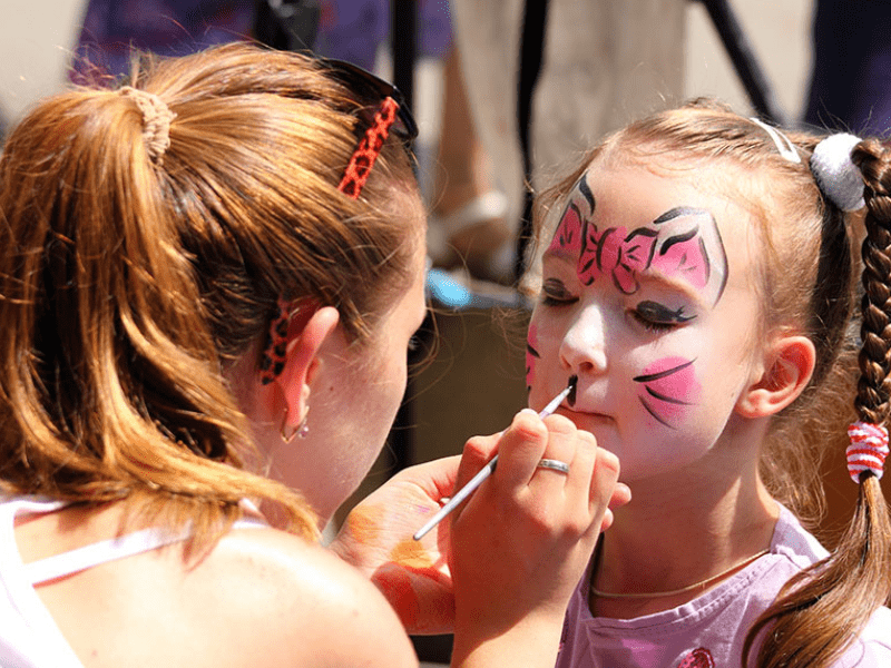 Maquillage en colo de vacances cet hiver sur le thème du cirque 