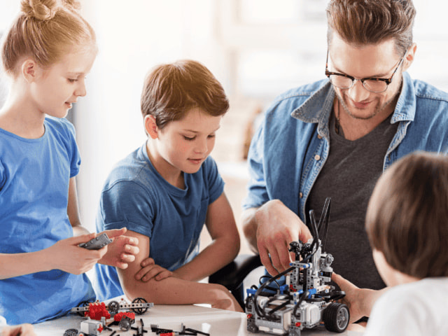 Session robotique en colo de vacances multi activités cet hiver à Retournac en Auvergne