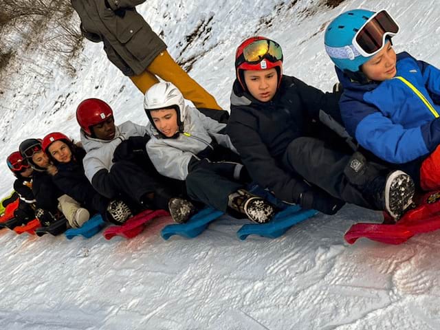 Activité snake gliss en colonie de vacances cet hiver à St Jean St Nicolas