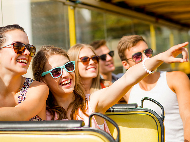 adolescents dans un bus excursion culturelle voyage theme mission a travers italie 