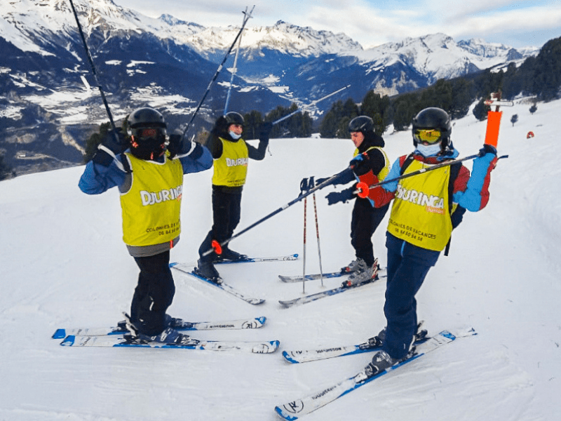 Groupe d'ados en colo de vacances à Hauteluce cet hiver