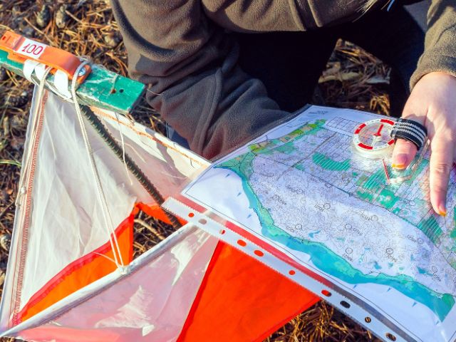 Course d'orientation cet hiver en colo multi activités