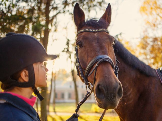 Ado en colo de vacances équitation cet hiver