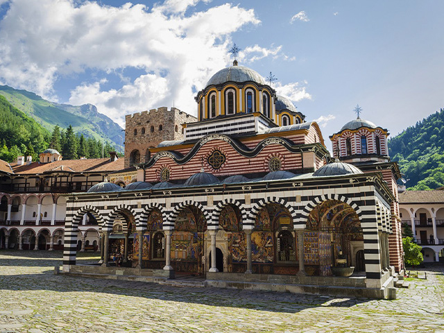 monastere de rila lieu mythique bulgarie voyage ados hiver
