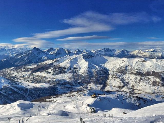 Panorama entre la France et l'Italie en colo de vacances ski cet hiver aux Sestrières