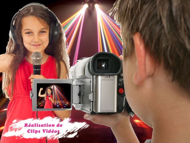 enfant filmant un clip vidéo en colonie de vacances