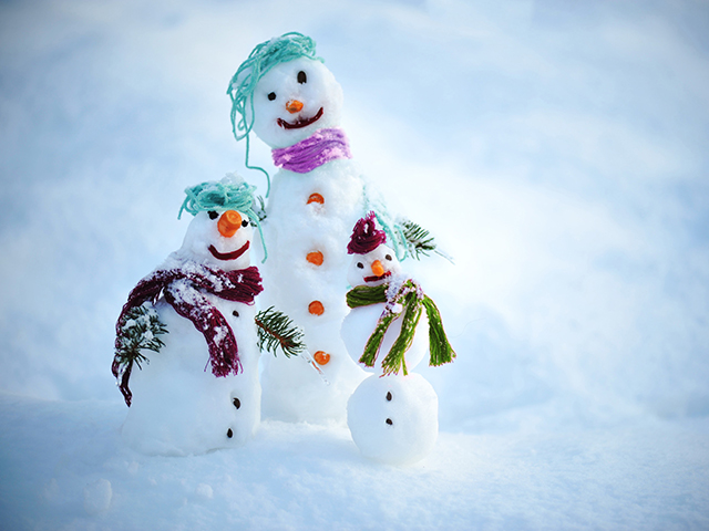 bonshommes de neige activite hivernale en haute savoie sejour hiver