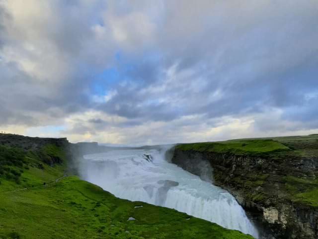 Cascades de Gullfoss, très connues en Islande, où les jeunes se sont rendus en colo de vacances cet hiver