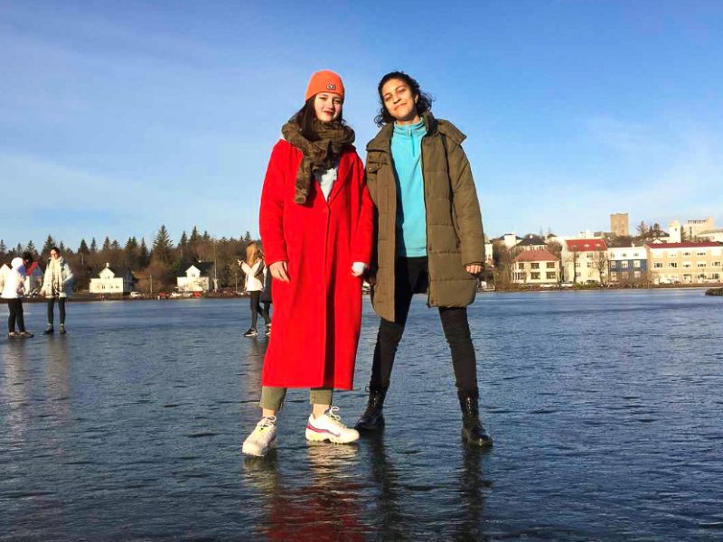Deux ados en colo de vacances en Islande cet hiver